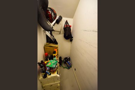 Casa de condomínio à venda com 185m², 4 quartos e 1 vagaDepósito 1