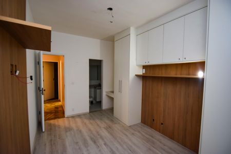 Casa de condomínio à venda com 185m², 4 quartos e 1 vagaSuíte