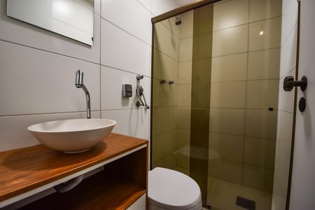 Casa de condomínio à venda com 185m², 4 quartos e 1 vagaBanheiro Social