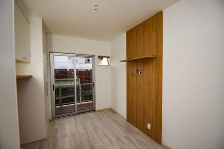 Casa de condomínio à venda com 185m², 4 quartos e 1 vagaSuíte