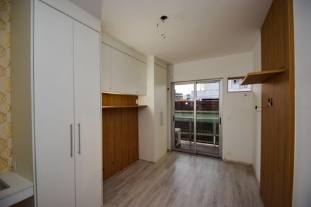 Casa de condomínio à venda com 185m², 4 quartos e 1 vagaSuíte