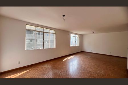 Apartamento para alugar com 147m², 3 quartos e 1 vaga Apartamento para alugar com 147m², 3 quartos e 1 vagaSala
