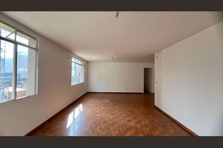 Apartamento para alugar com 147m², 3 quartos e 1 vaga Apartamento para alugar com 147m², 3 quartos e 1 vagaSala