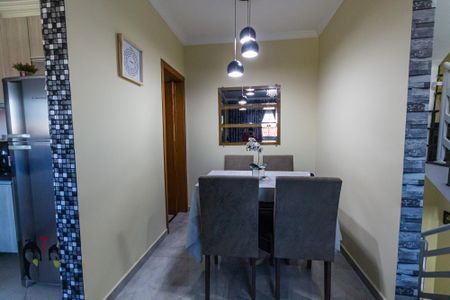 Casa à venda com 90m², 2 quartos e 2 vagasSala