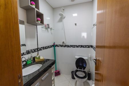 Casa à venda com 90m², 2 quartos e 2 vagasBanheiro