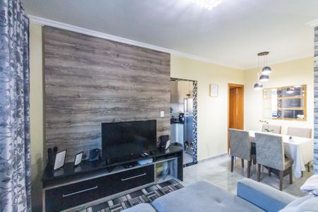 Casa à venda com 90m², 2 quartos e 2 vagasSala