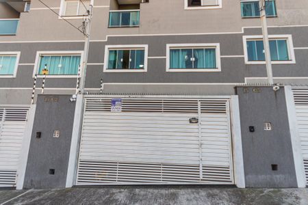 Casa à venda com 90m², 2 quartos e 2 vagasFachada