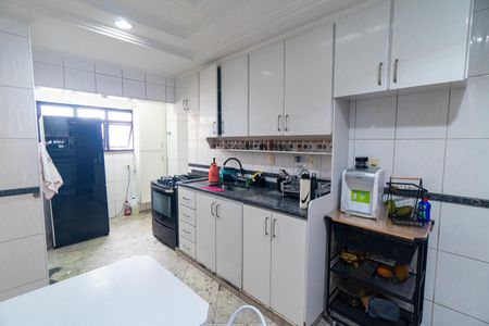 Apartamento à venda com 180m², 3 quartos e 3 vagasCozinha e Área de Serviço