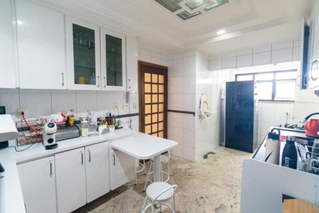 Apartamento à venda com 180m², 3 quartos e 3 vagasCozinha e Área de Serviço