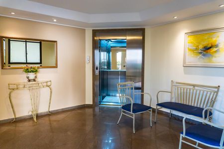 Apartamento à venda com 180m², 3 quartos e 3 vagasHall social