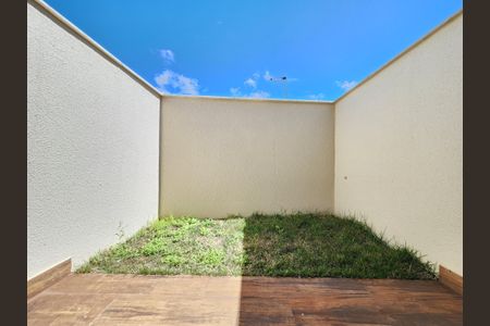 Casa à venda com 90m², 3 quartos e 2 vagas Casa à venda com 90m², 3 quartos e 2 vagasVaranda da Suíte