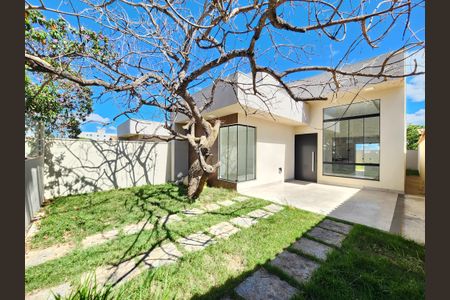 Casa à venda com 90m², 3 quartos e 2 vagas Casa à venda com 90m², 3 quartos e 2 vagasFrente