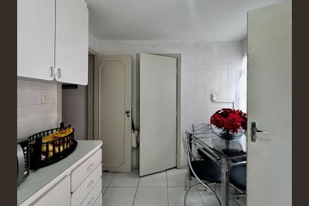 Casa à venda com 132m², 3 quartos e 2 vagas Casa à venda com 132m², 3 quartos e 2 vagasCozinha