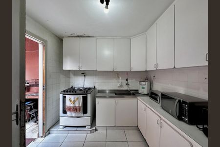 Casa à venda com 132m², 3 quartos e 2 vagas Casa à venda com 132m², 3 quartos e 2 vagasCozinha
