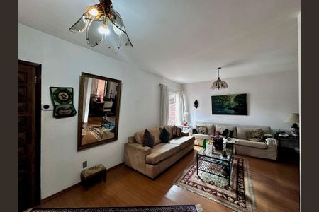 Casa à venda com 132m², 3 quartos e 2 vagas Casa à venda com 132m², 3 quartos e 2 vagasSala