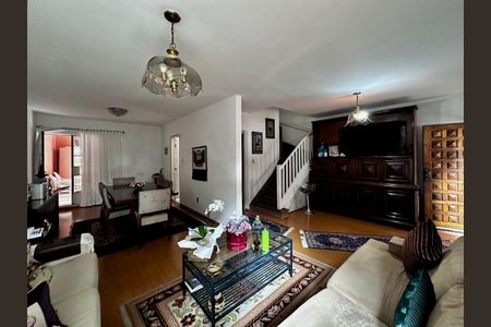 Casa à venda com 132m², 3 quartos e 2 vagas Casa à venda com 132m², 3 quartos e 2 vagasSala