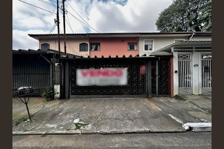 Casa à venda com 132m², 3 quartos e 2 vagas Casa à venda com 132m², 3 quartos e 2 vagasFachada