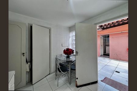 Casa à venda com 132m², 3 quartos e 2 vagas Casa à venda com 132m², 3 quartos e 2 vagasCozinha