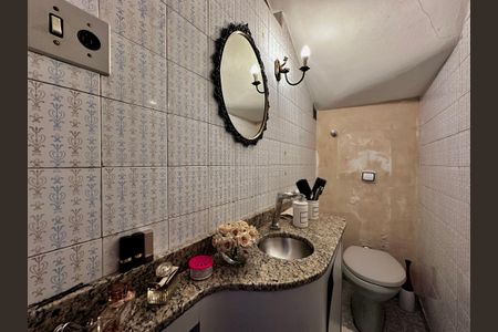 Casa à venda com 132m², 3 quartos e 2 vagas Casa à venda com 132m², 3 quartos e 2 vagasLavabo