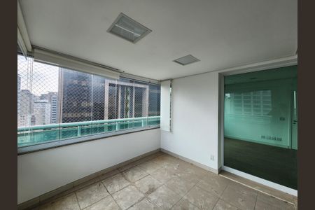 Apartamento à venda com 307m², 3 quartos e 4 vagasVaranda