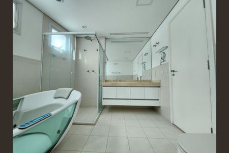 Apartamento à venda com 307m², 3 quartos e 4 vagasBanheiro da Suíte 1