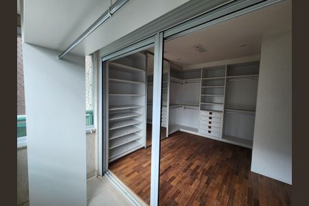Apartamento à venda com 307m², 3 quartos e 4 vagasCloset da suíte 1