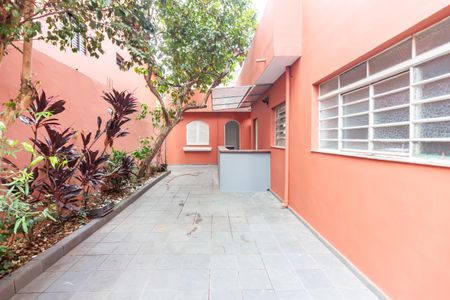 Casa à venda com 166m², 4 quartos e 2 vagas Casa à venda com 166m², 4 quartos e 2 vagasQuintal