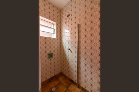 Casa à venda com 166m², 4 quartos e 2 vagas Casa à venda com 166m², 4 quartos e 2 vagasBanheiro 1