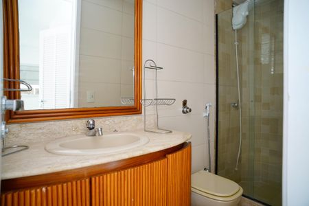 Apartamento à venda com 200m², 3 quartos e 4 vagasBanheiro da Suíte 2