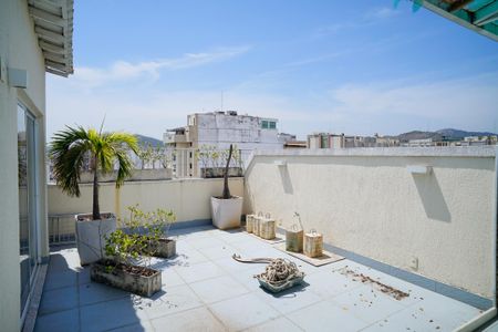 Apartamento à venda com 200m², 3 quartos e 4 vagasCobertura