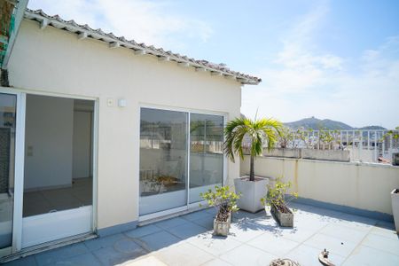 Apartamento à venda com 200m², 3 quartos e 4 vagasCobertura