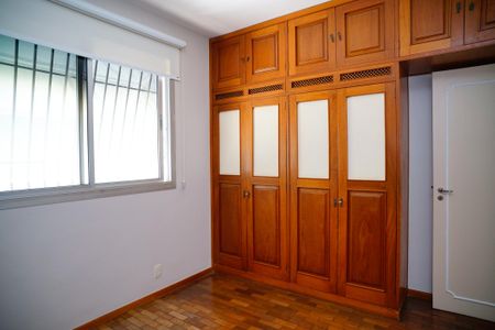 Apartamento à venda com 200m², 3 quartos e 4 vagasQuarto 2