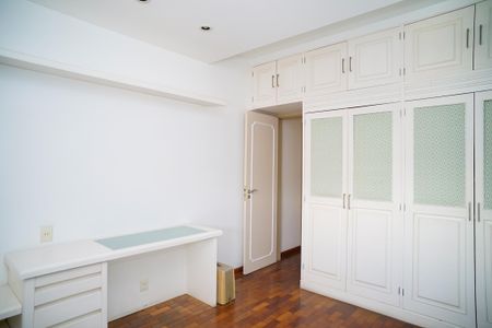 Apartamento à venda com 200m², 3 quartos e 4 vagasQuarto 1