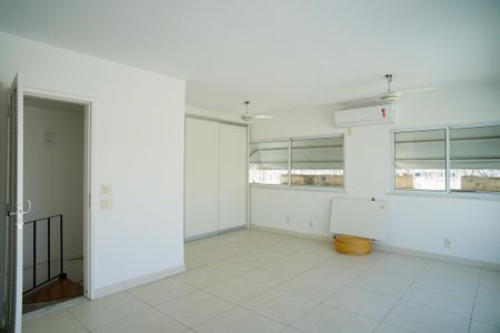 Apartamento à venda com 200m², 3 quartos e 4 vagasSuíte 2