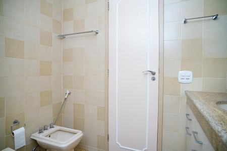 Apartamento à venda com 200m², 3 quartos e 4 vagasBanheiro Social