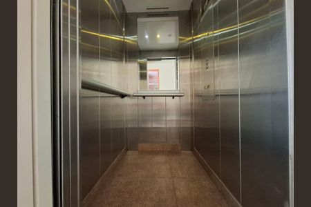 Apartamento à venda com 320m², 4 quartos e 2 vagas Apartamento à venda com 320m², 4 quartos e 2 vagasElevador