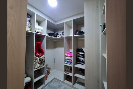 Apartamento à venda com 320m², 4 quartos e 2 vagas Apartamento à venda com 320m², 4 quartos e 2 vagasCloset da suíte 1