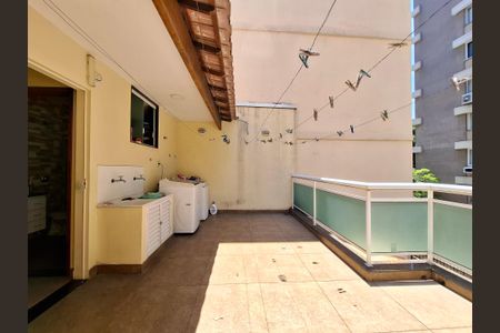 Apartamento à venda com 320m², 4 quartos e 2 vagas Apartamento à venda com 320m², 4 quartos e 2 vagasÁrea de serviço