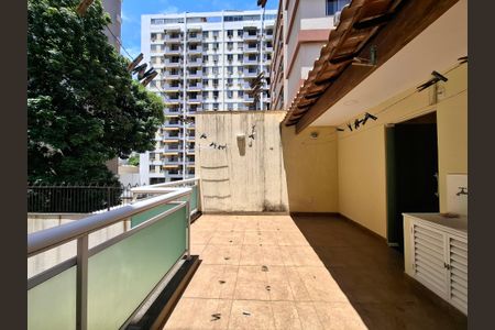 Apartamento à venda com 320m², 4 quartos e 2 vagas Apartamento à venda com 320m², 4 quartos e 2 vagasÁrea de serviço