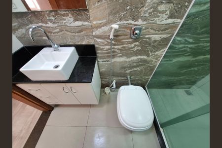 Apartamento à venda com 320m², 4 quartos e 2 vagas Apartamento à venda com 320m², 4 quartos e 2 vagasBanheiro da suíte 1