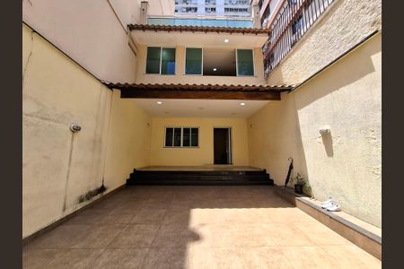 Apartamento à venda com 320m², 4 quartos e 2 vagas Apartamento à venda com 320m², 4 quartos e 2 vagasEntrada