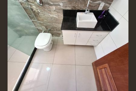 Apartamento à venda com 320m², 4 quartos e 2 vagas Apartamento à venda com 320m², 4 quartos e 2 vagasBanheiro da suíte 2