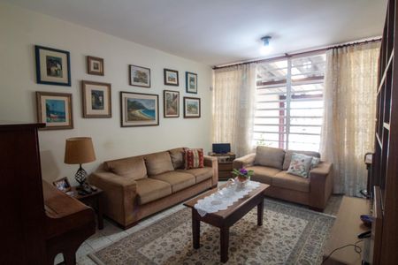 Casa à venda com 160m², 4 quartos e 2 vagas Casa à venda com 160m², 4 quartos e 2 vagasSala