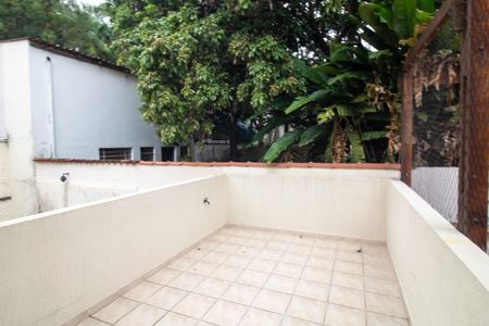 Casa à venda com 160m², 4 quartos e 2 vagas Casa à venda com 160m², 4 quartos e 2 vagasVaranda