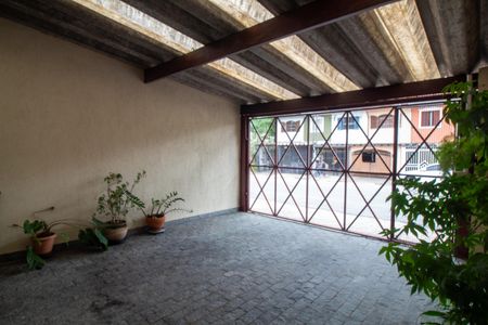 Casa à venda com 160m², 4 quartos e 2 vagas Casa à venda com 160m², 4 quartos e 2 vagasGaragem