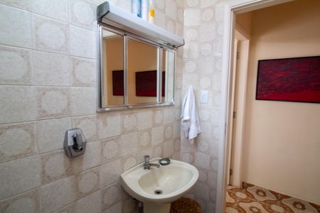 Casa à venda com 160m², 4 quartos e 2 vagas Casa à venda com 160m², 4 quartos e 2 vagasBanheiro