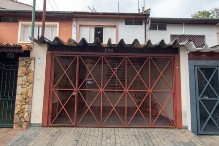 Casa à venda com 160m², 4 quartos e 2 vagas Casa à venda com 160m², 4 quartos e 2 vagasFachada