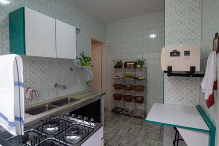 Casa à venda com 160m², 4 quartos e 2 vagas Casa à venda com 160m², 4 quartos e 2 vagasCozinha