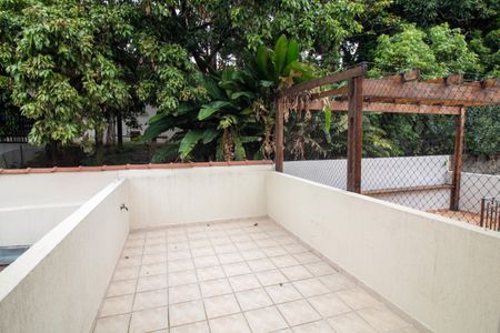 Casa à venda com 160m², 4 quartos e 2 vagas Casa à venda com 160m², 4 quartos e 2 vagasVaranda