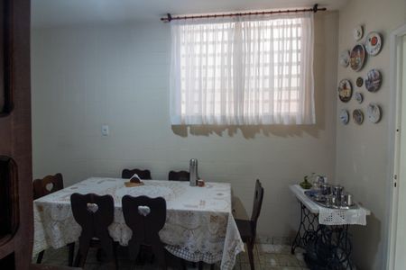 Casa à venda com 160m², 4 quartos e 2 vagas Casa à venda com 160m², 4 quartos e 2 vagasCopa